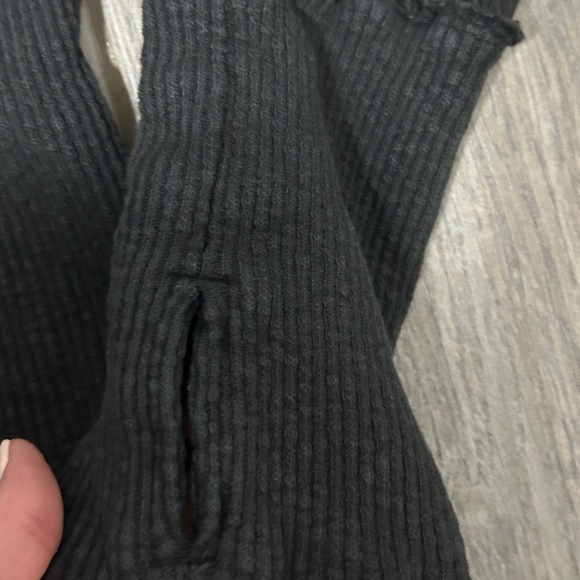 Women's We the Free Distressed Gray Thermal Crop Shirt - MEDIUM - Picture 11 of 12